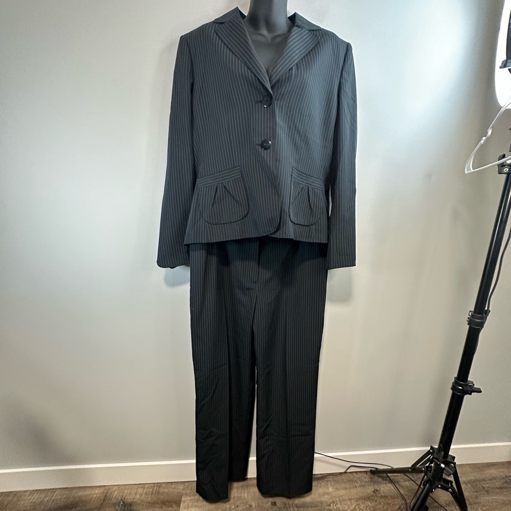 Jones Wear Blue Pinstripe Black Pant Suit Top/Bottom - 14